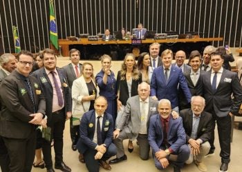 Comitiva de Foz do Iguaçu participou da mobilização feita na Câmara dos Deputados, liderada pela ABIH PR – Regional Oeste, Visit Iguassu e Sindhotéis Foz – foto divulgação