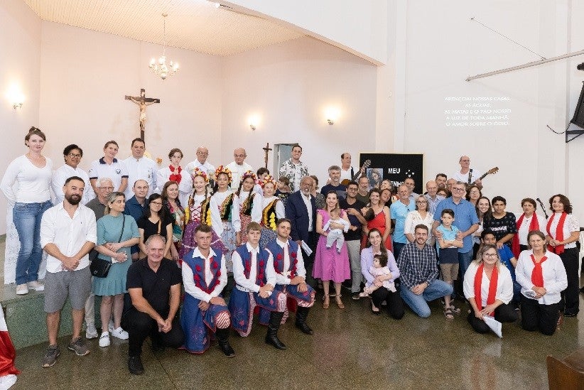 Participantes da missa em memória ao naturalista polonês Tadeusz Chrostowski. (Foto Kiko Sierich)
