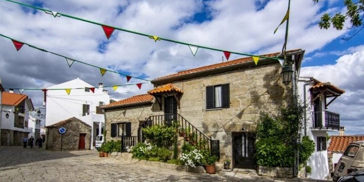 WIT Software abre 300 vagas para brasileiros e direciona vagas para a cidade de Belmonte, no centro de Portugal. (Foto: Getty Creative)