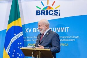 O presidente conversou com jornalistas antes de deixar a África do Sul rumo a Angola, onde cumpre agenda de dois dias - Foto: Ricardo Stuckert