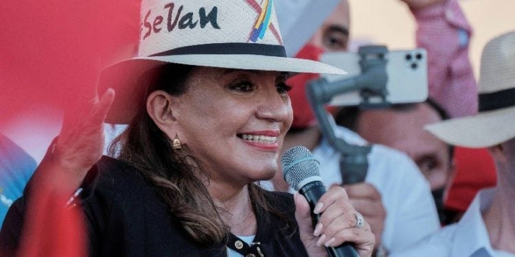 A principal candidata das eleições em Honduras, Xiomara Castro - Yoseph Amaya - 20 nov 21/Reuters