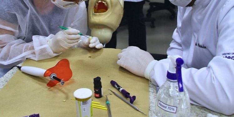 Na 17ª Feira das Profissões, estudantes podem tirar dúvidas sobre os cursos superiores e a profissão que pretendem seguir - Foto: Centro Universitário Integrado