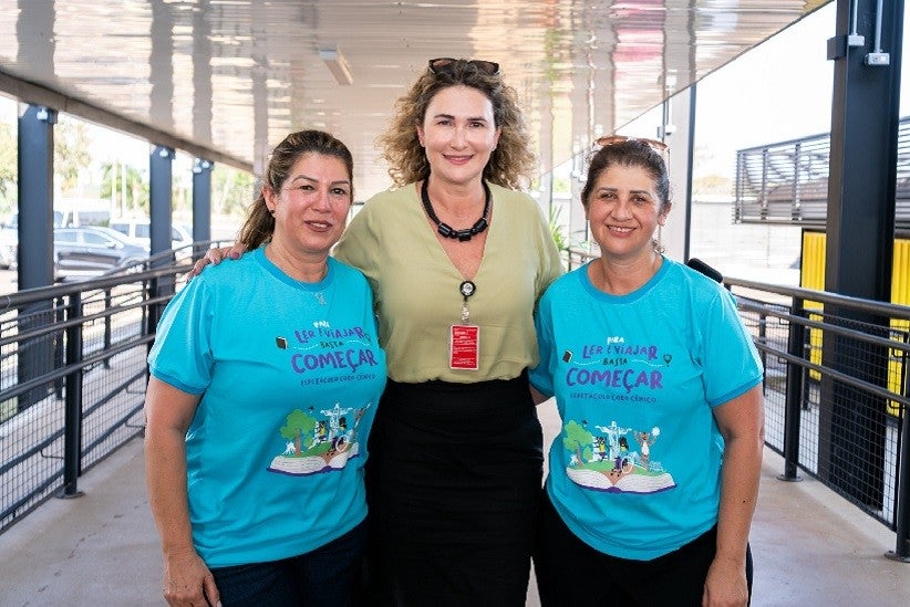 Silvana Vitorassi, assistente da Diretoria Geral Brasileira, com a diretora da escola, Alessandra Kussen (dir.) e a pedagoga Magali Espinosa (esq.). Foto: Sara Cheida
