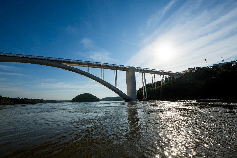 Rio Paraná na altura da Ponte da Amizade. Foto: Alexandre Marchetti/Itaipu Binacional