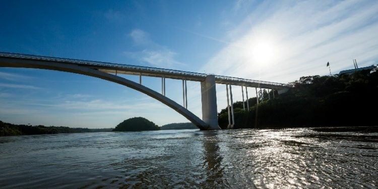 Rio Paraná na altura da Ponte da Amizade. Foto: Alexandre Marchetti/Itaipu Binacional