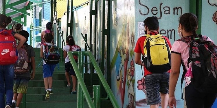 Após quatro anos, MEC volta a dialogar com trabalhadores da Educação