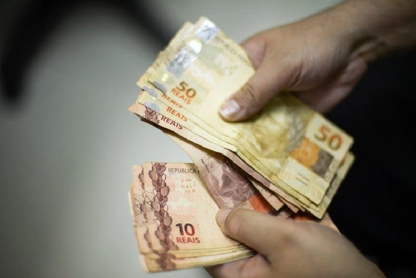 Cálculo do reajuste considera a variação da inflação do ano anterior e o crescimento real do PIB - Foto: Marcello Casal Jr / Agência Brasil
