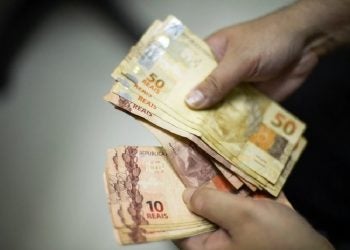 Cálculo do reajuste considera a variação da inflação do ano anterior e o crescimento real do PIB - Foto: Marcello Casal Jr / Agência Brasil