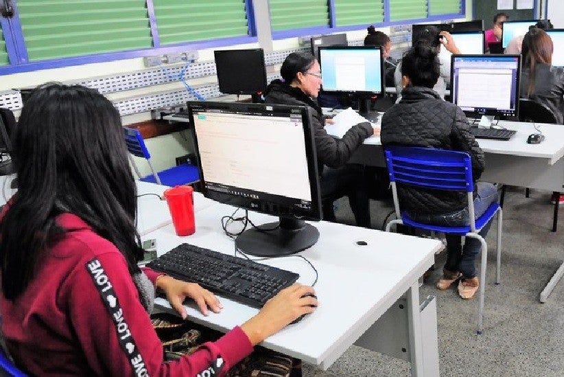 Escolas públicas brasileiras serão conectadas por fibra óptica ou via satélite, com uma velocidade adequada para fins pedagógicos - Foto: Lúcio Bernardo Jr. / Agência Brasília