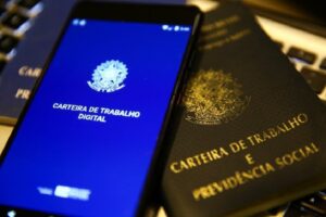 Número de empregados com carteira assinada no setor privado (excluindo trabalhadores domésticos) foi de 37,2 milhões, o maior desde 2015. Na comparação anual, aumento é de 3,5% (mais 1,3 milhão de pessoas). Foto: Marcelo Camargo/Agência Brasil