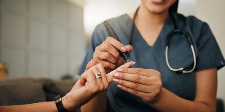 Adesão ao tratamento, consulta regular a profissionais de saúde e busca por informações são fundamentais para cuidado da doença
Créditos: Istock