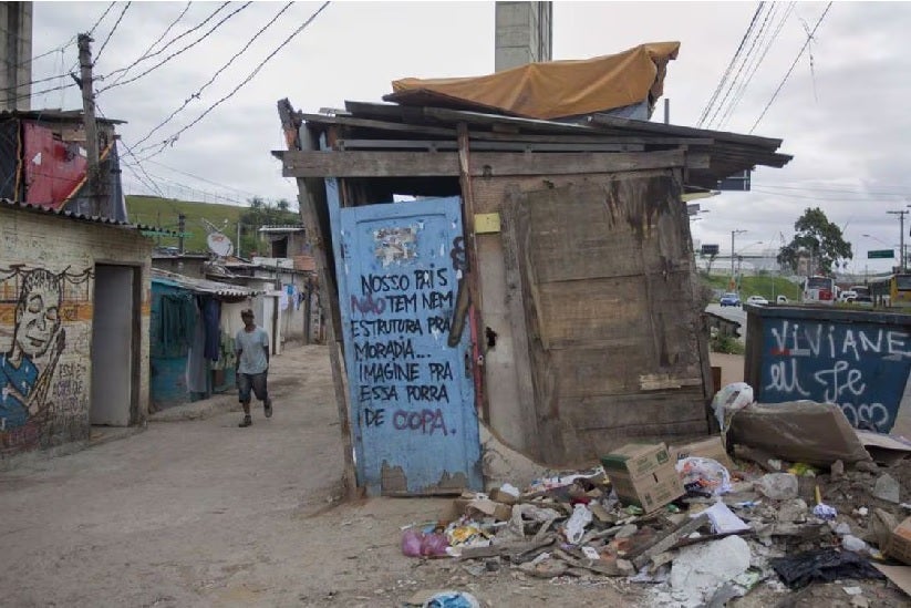 Entrada a una favela en una de las zonas más pobres de São Paulo. Foto: Bosco Martín