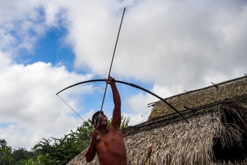 Homem waiãpi exibe arco e flecha - Foto: Divulgação