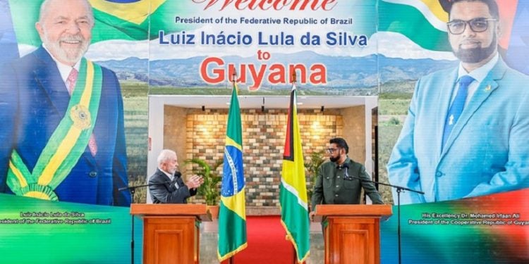 Na conversa com o presidente da Guiana, um dos destaques foi a integração regional. Um dos projetos prevê interligar o Brasil à Guiana por meio de estradas, pontes e hidrovias. Foto: Ricardo Stuckert / PR