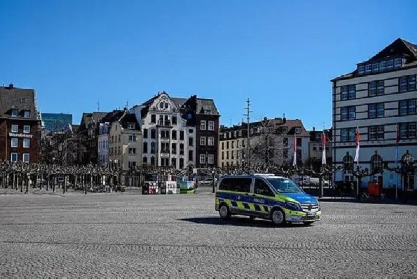 Ruas vazias em Dusseldorf, na Alemanha: pacote faz frente a queda na economia Sascha Steinbach / EFE-EPA - 23.3.2020