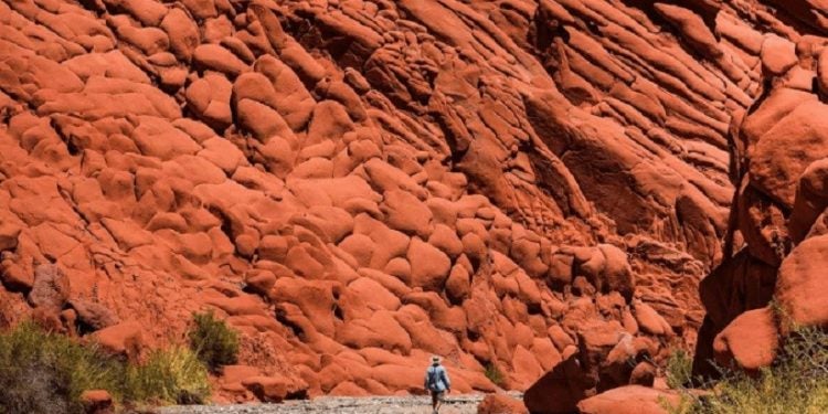 Las Cuevas de Acsibi é uma característica geográfica localizada a 15 km da cidade de Seclantás, nos Vales Calchaquíes, na província de Salta / Foto: fonte