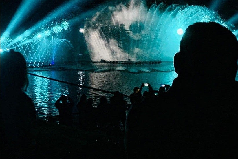 Show das águas, único no Brasil, com destaque das projeções 3D de cinema