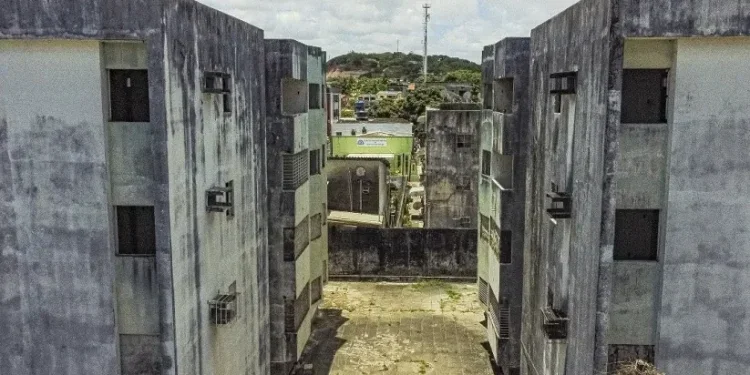 Prédios-caixão em Janga, região metropolitana de Recife