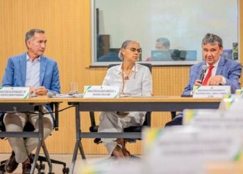 Os ministros Waldez Góes (Integração e Desenvolvimento Regional), Marina Silva (Meio Ambiente e Mudança do Clima) e Wellington Dias (Desenvolvimento e Assistência Social) durante a reunião técnica desta terça-feira (5) - Foto: Roberta Aline/ MDS