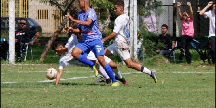 Partida será às 15 horas com acesso gratuito para a torcida - Foto: Abel da Banca
