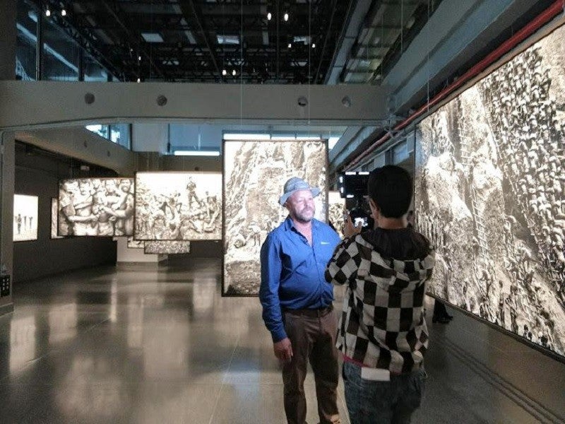 Etevaldo Arantes na exposição de Sebastião Salgado, “Gold – Mina de Ouro Serra Pelada”, no Sesc Av. Paulista, em 2019
Foto: Paulo Roberto Ferreira