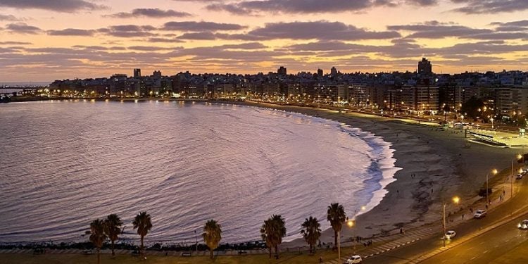 O belo visual das praias da cidade também é uma atração e tanto para os turistas Envato Elements