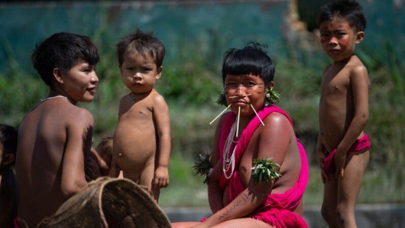 Organização Yanomami relata que garimpeiros exigem sexo em troca de comida. Foto: Andressa Anholete / Getty Images