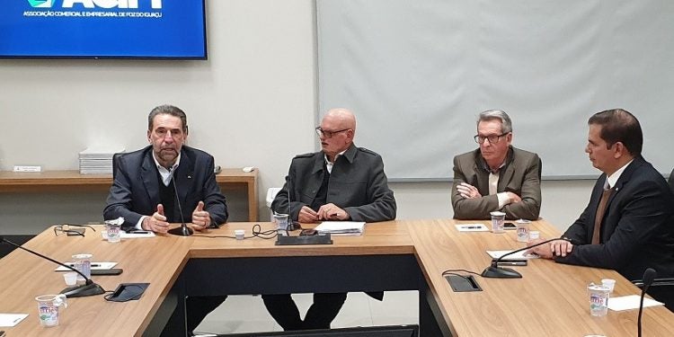 Enio Verri, Danilo Vendrusculo, Rodiney Alamini e André Pepitone em recente reunião na ACIFI - Foto Divulgação