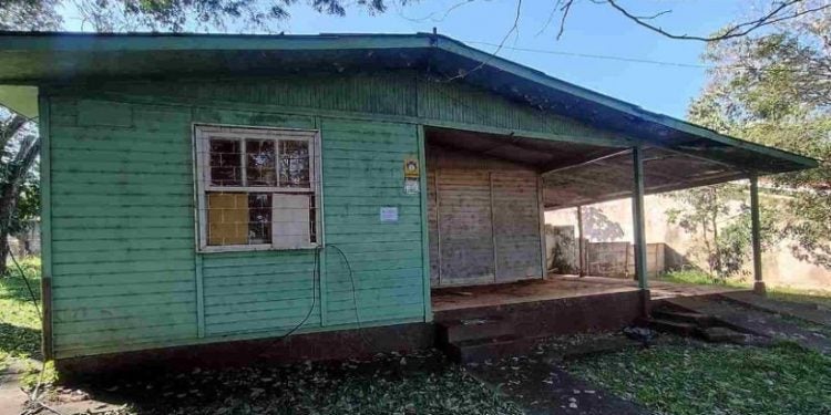 Casa de madeira incluída em um dos lotes do leilão. Foto: Kronberg Leilões