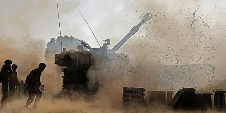 Tanque israelense apontado contra a Faixa de Gaza no último dia 12 - Menahem KAHANA - AFP