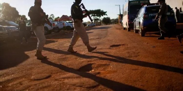 Policiais durante as ações de busca por Lázaro Barbosa de Sousa em Cocalzinho, Goiás, no dia 22 de junho - Adriano Machado / Reuters