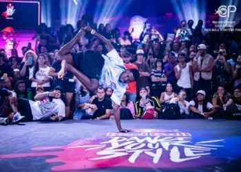 Atual campeão, André DB se apresenta durante a final nacional do Red Bull Dance Your Style 2023 (Crédito: Marcelo Maragni / Red Bull Content Pool).