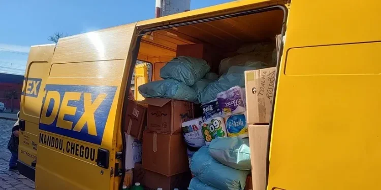 Meta dos Correios é fazer com que 500 toneladas de donativos cheguem ao estado diariamente. Foto: Correios / Divulgação