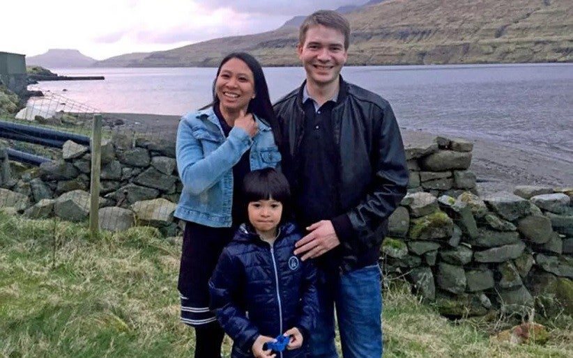 Athaya Slaetalid com o marido Jan e seu filho Jacob — Foto: BBC