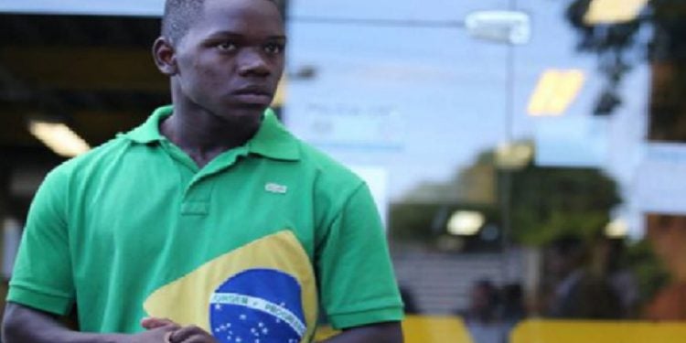 Chauan Cezário, uma das vítimas dos PMs, em delegacia no Rio.URBANO ERBISTE (AG. O GLOBO) Atira primeiro. Pergunta depois. Foi assim que um grupo de policiais que fazia uma operação na favela da Palmeirinha, na zona norte do Rio de Janeiro, agiu na noite