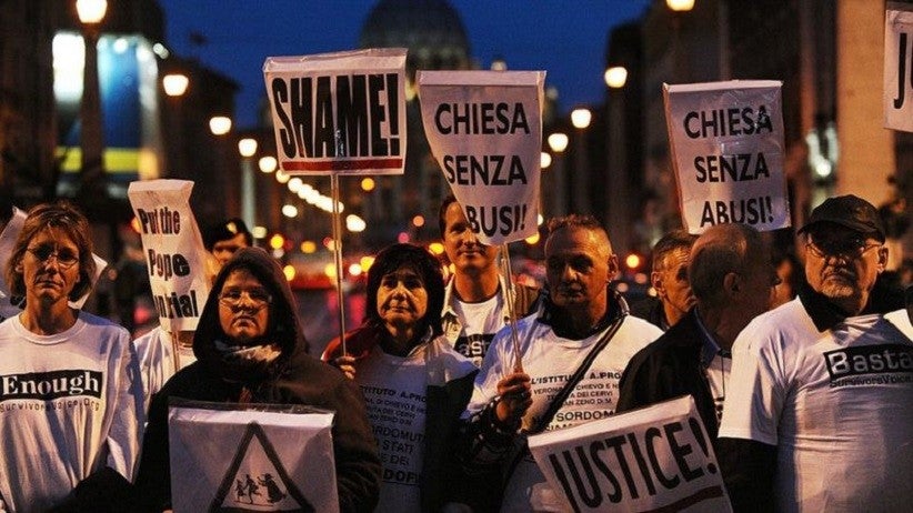 O papa Bento 16 enfrentou protestos de familiares e de vítimas de abuso sexual - Foto: Vincenzo Pinto/Getty Images
