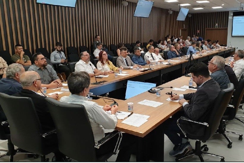 Sessão presencial e on-line do Codefoz reuniu a comunidade para aprovar as propostas – foto: Divulgação