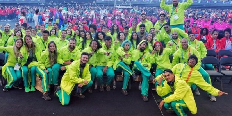 Alguns dos integrantes da delegação brasileira na cerimônia de encerramento do Pan de Santiago. Foto: Wander Roberto / COB