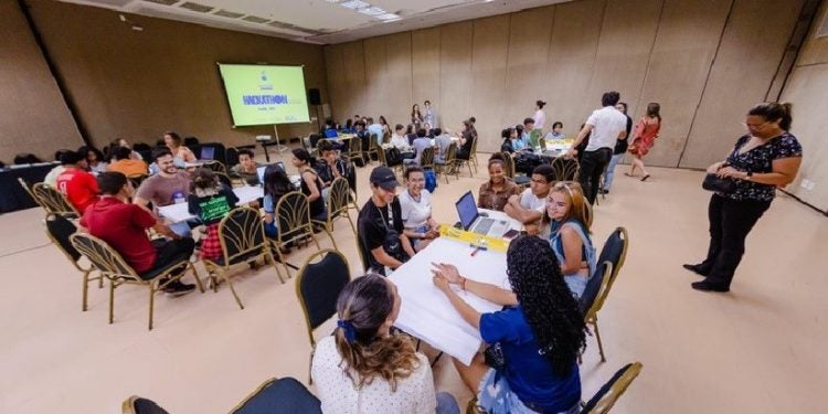 Atividade teve como objetivo pensar soluções e estratégias para o enfrentamento à desinformação sobre vacinas nas escolas - Foto: Luara Baggio (ASCOM/MCTI)