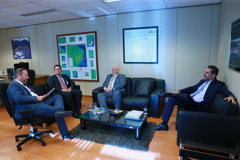 Reunião de Enio Verri com Alexandre Silveira. Crédito: Tauan Alencar/MME.