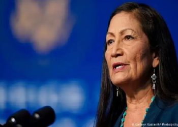 Integrante do povo indígena Laguna Pueblo, Deb Haaland foi eleita em 2018 deputada pelo Novo México