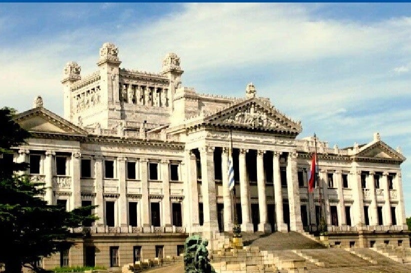 O Palácio Legislativo de Aguada, ao norte do centro da cidade, é atualmente a sede do Parlamento uruguaio / Foto:  Daytours4u