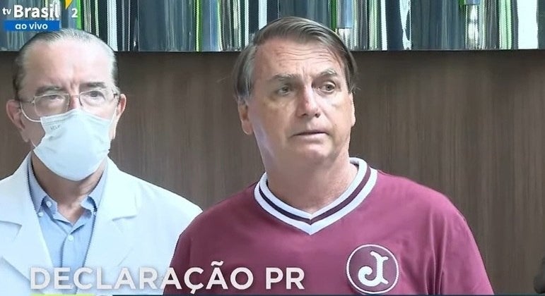 Bolsonaro e médico Antônio Macedo, em hospital da Rede D'Or, em SP REPRODUÇÃO/YOUTUBE