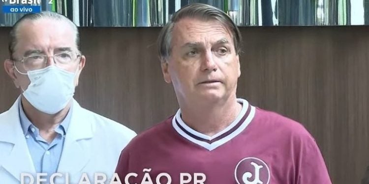 Bolsonaro e médico Antônio Macedo, em hospital da Rede D'Or, em SP REPRODUÇÃO/YOUTUBE