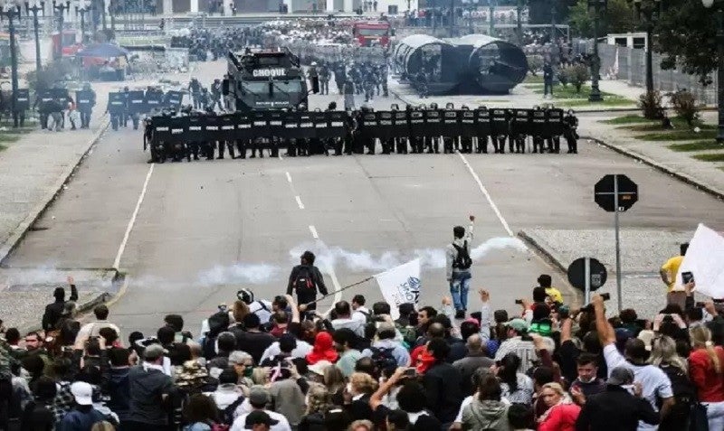 Repressão policial deixou cerca de 300 pessoas feridas - foto Joka Madruga-APP