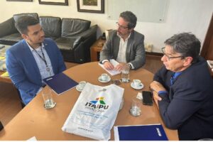 Iggor Rocha foi recebido no IBGE no dia 29. Foto: Divulgação/IBGE