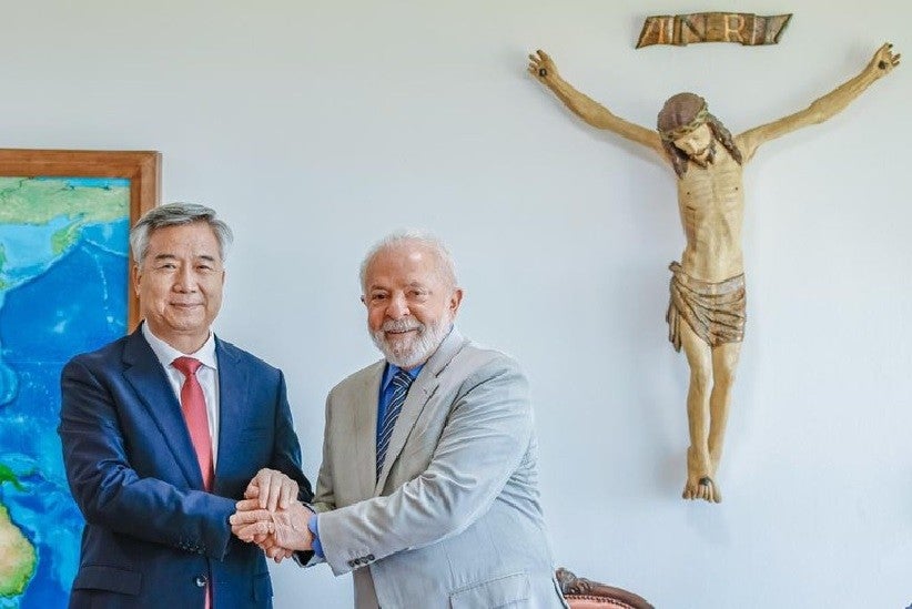 Lula e Li Xi concordaram sobre a intenção de seguir intensificando a cooperação bilateral, em particular nas áreas de investimentos e desenvolvimento tecnológico - Foto: Ricardo Stuckert/PR