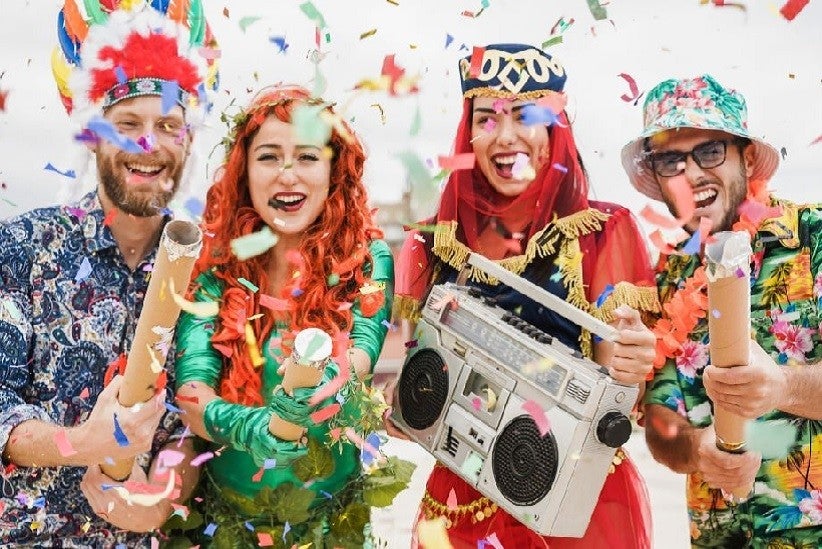 Aglomeração no Carnaval e praias cheias favorecem o contágio por viroses. - Crédito das fotos: Divulgação