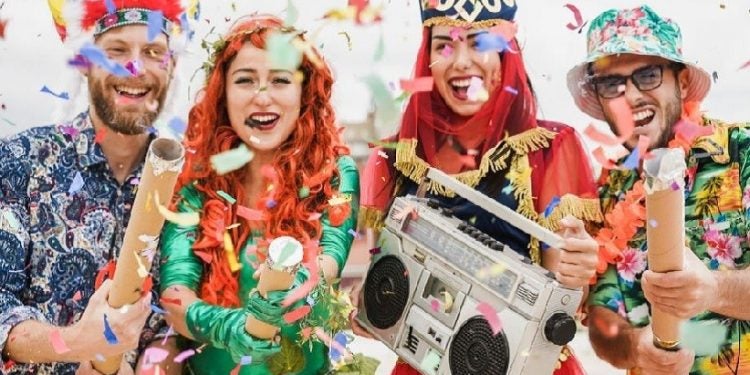 Aglomeração no Carnaval e praias cheias favorecem o contágio por viroses. - Crédito das fotos: Divulgação