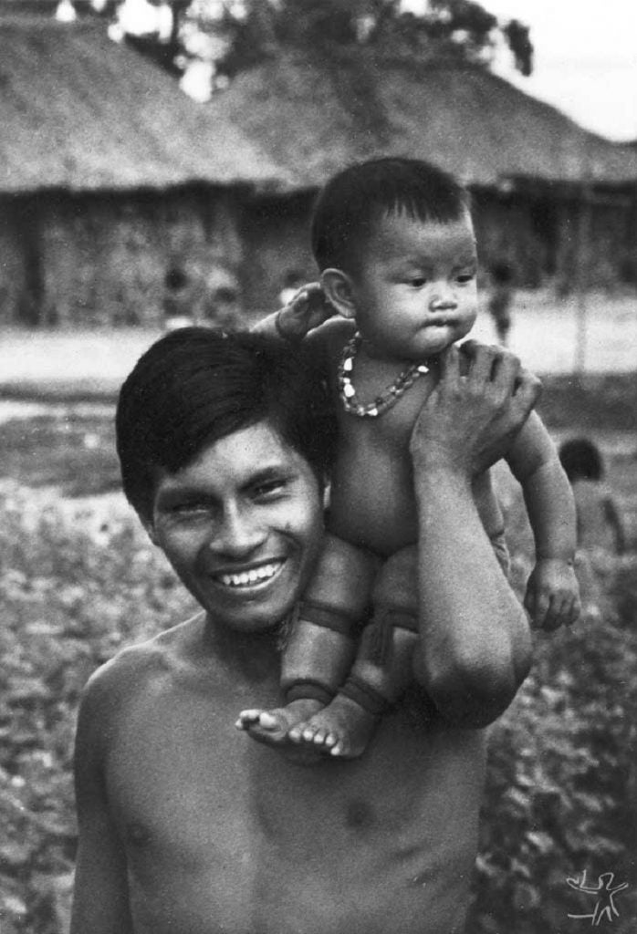 Pai e filho Tapirapé, do tronco linguístico Tupi-Guarani /
Foto: Povos Indígenas do Brasil